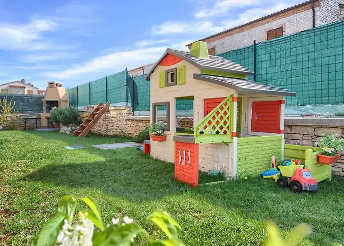 Villa San Andrea - Ideal For Families, 8 Adults, 2 Children Up To 5 Years, 1 Children Up To 1 Years