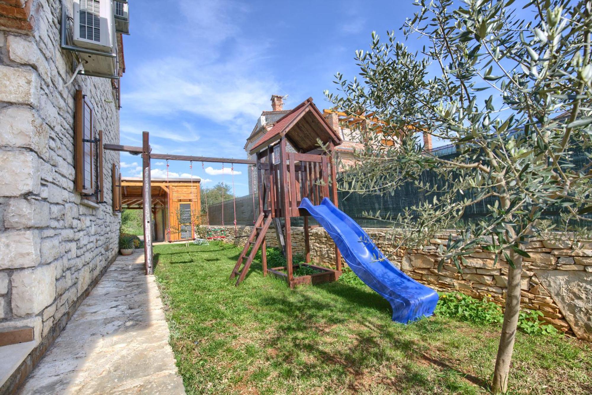 Villa San Andrea - Ideal For Families, 8 Adults, 2 Children Up To 5 Years, 1 Children Up To 1 Years *