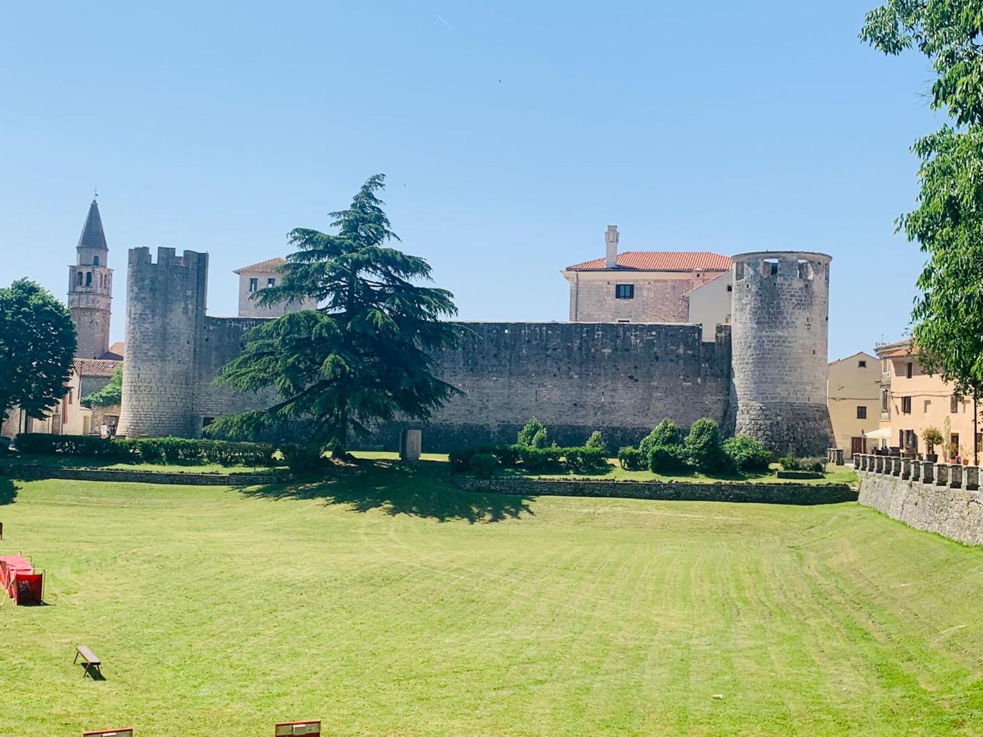 San Andrea - Ideal For Families, 8 Adults, 2 Children Up To 5 Years, 1 Children Up To 1 Years